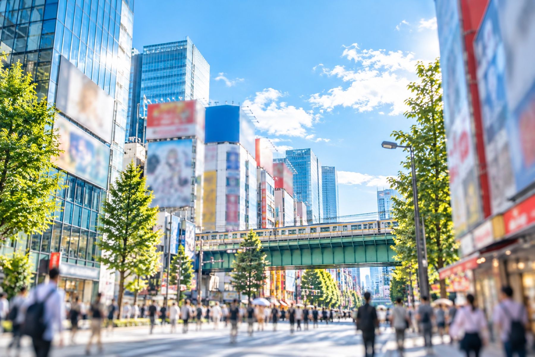 秋葉原駅前の街並み